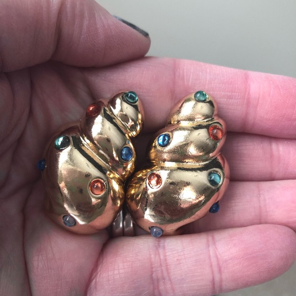 Groovy BIG 80’s Inspired Conch Shell Gem Earrings - Picture 7 of 8